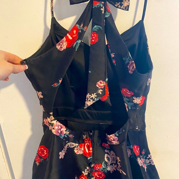 SUPER CUTE Rose Print Dress and Bow - Picture 3 of 3